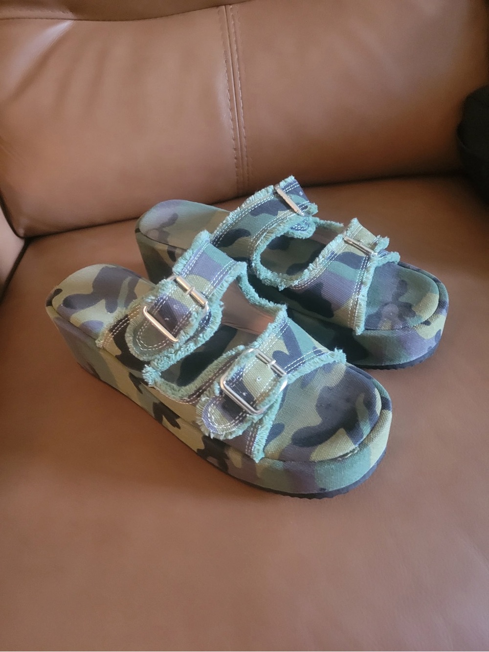 Camo Platform Slide Sandals - Green